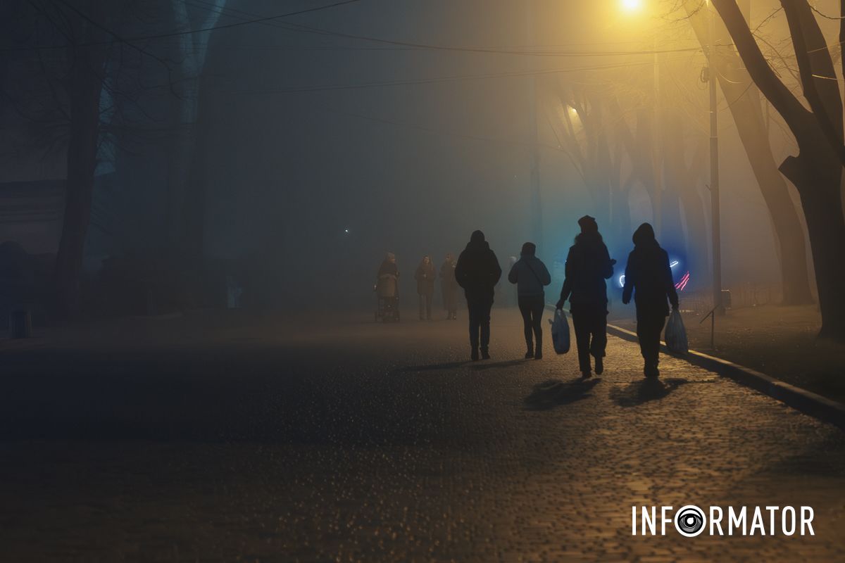 Город спрятался в густой дымке: Днепр накрыл непроглядный туман 29