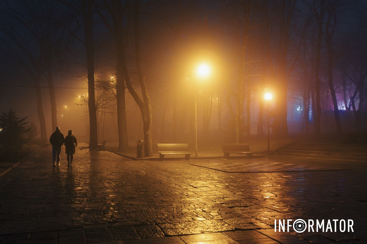 Город спрятался в густой дымке: Днепр накрыл непроглядный туман 32