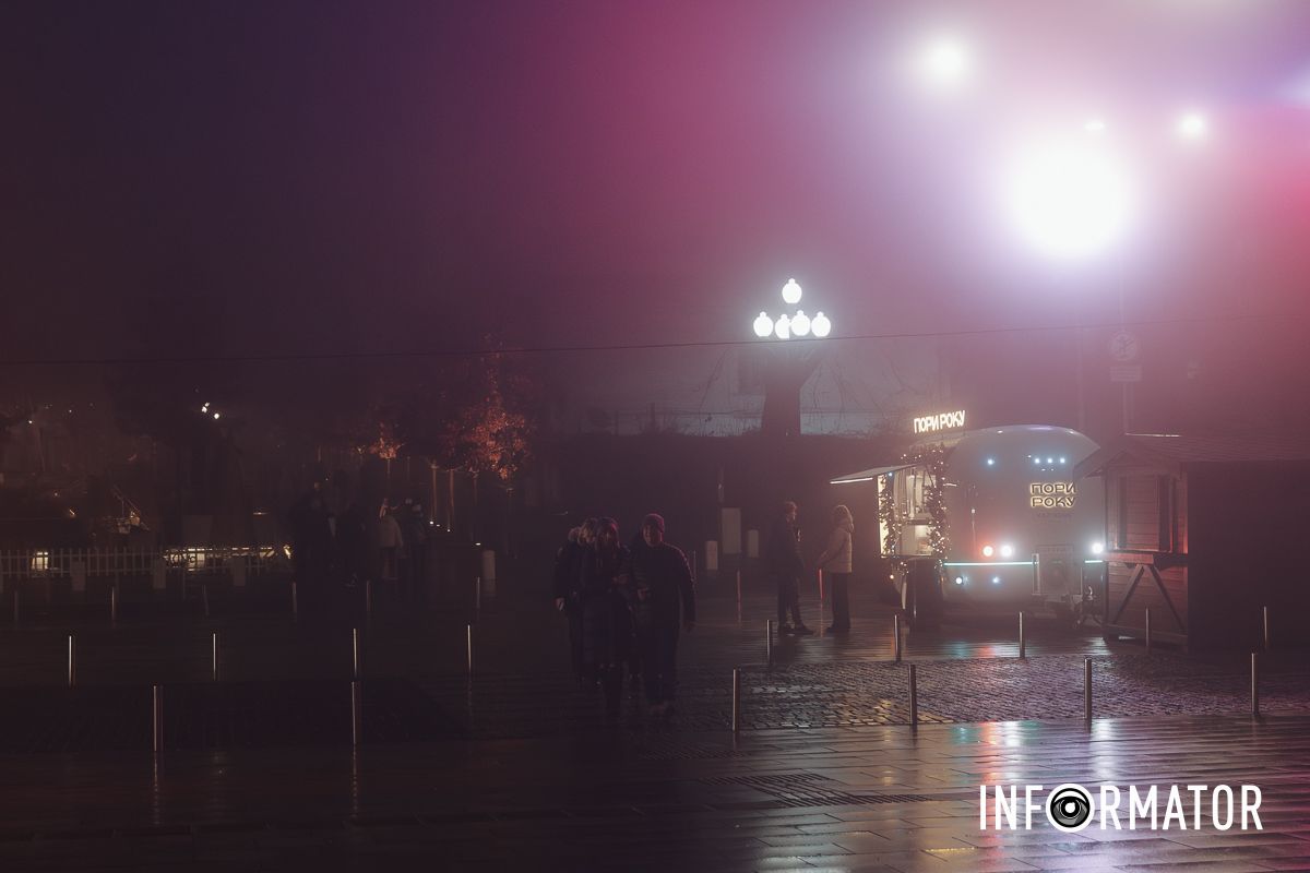 Город спрятался в густой дымке: Днепр накрыл непроглядный туман 35