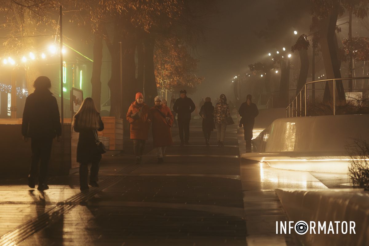 Город спрятался в густой дымке: Днепр накрыл непроглядный туман 36