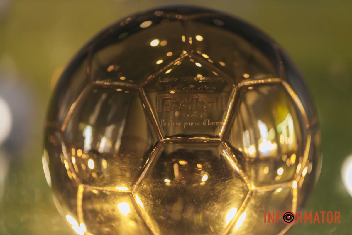 Нагороду розмістили у скляному кубі