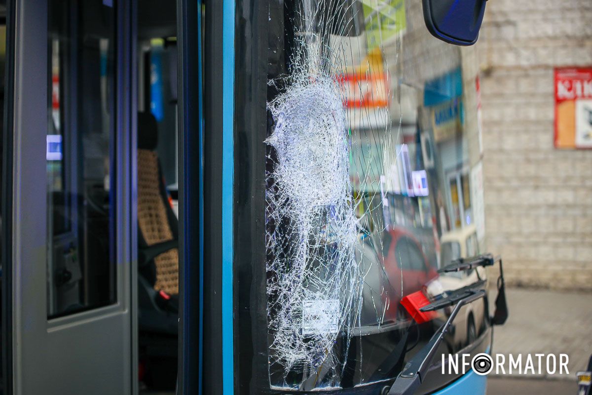 У Дніпрі біля «Нагорки» чоловік загинув під колесами тролейбуса 12