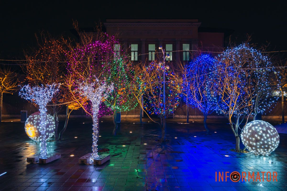 Успенська площа готова до Різдва!