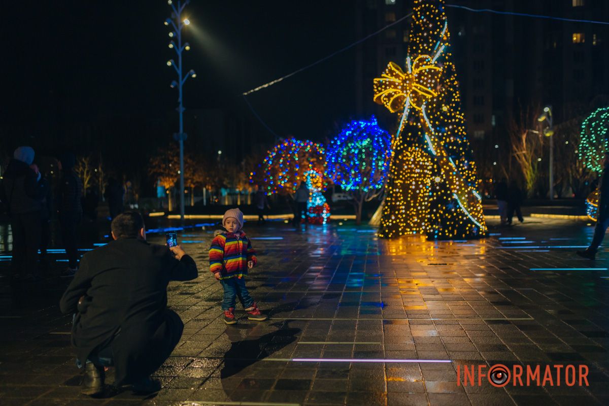 Успенська площа в зимовій казці Різдва