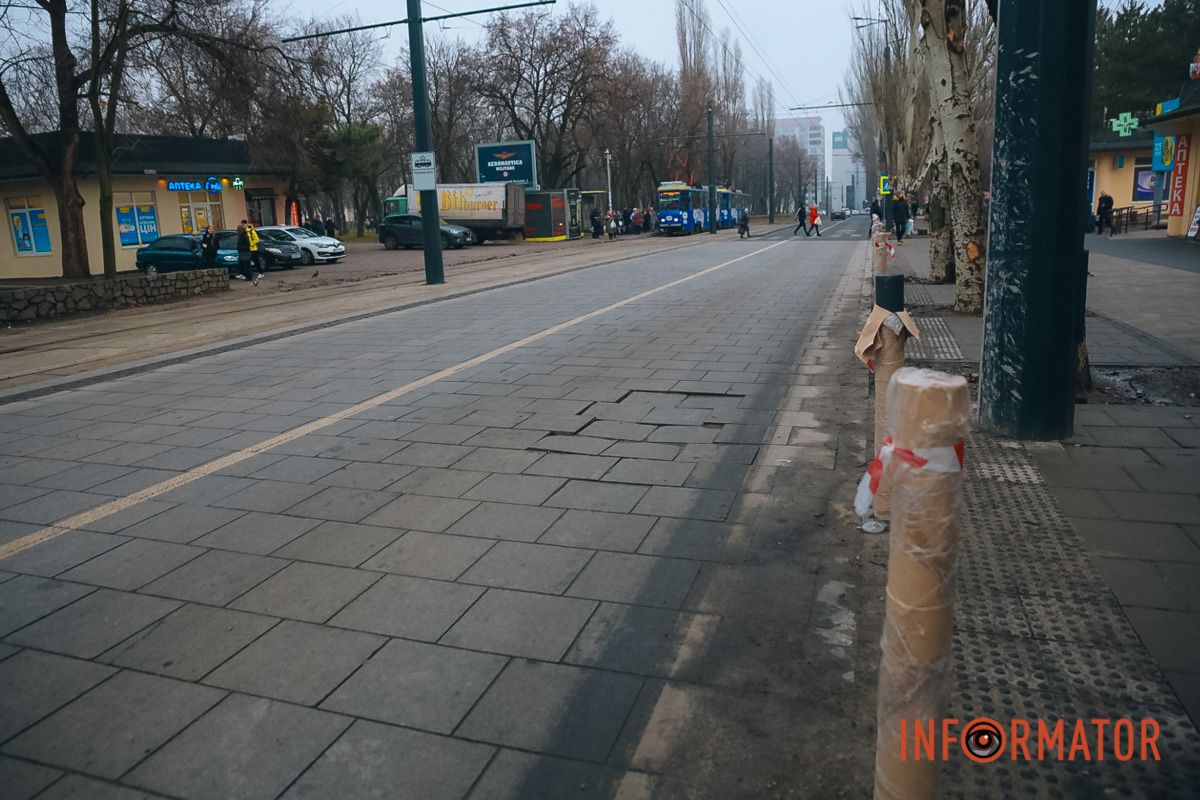 В Днепре на площади Соборной начали разрушаться 