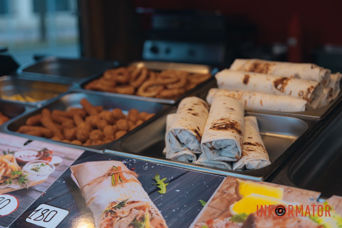 В Днепре у входа в парк Шевченко заработала новогодняя ярмарка с фотозоной: какие цены 1