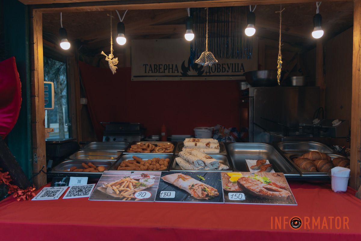 В Днепре у входа в парк Шевченко заработала новогодняя ярмарка с фотозоной: какие цены 2