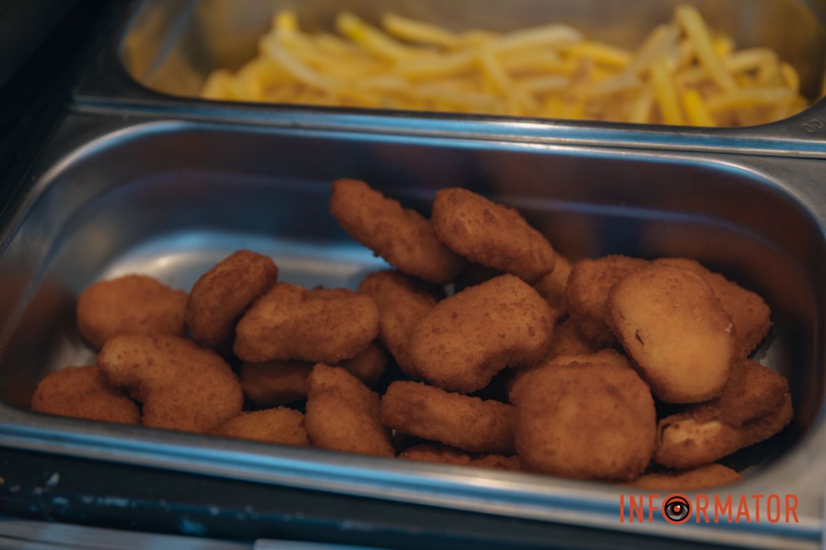 В Днепре у входа в парк Шевченко заработала новогодняя ярмарка с фотозоной: какие цены 3