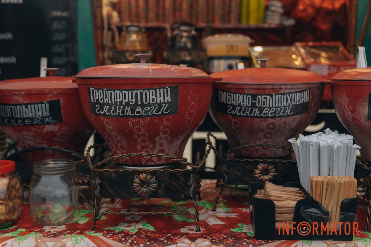 В Днепре у входа в парк Шевченко заработала новогодняя ярмарка с фотозоной: какие цены 5