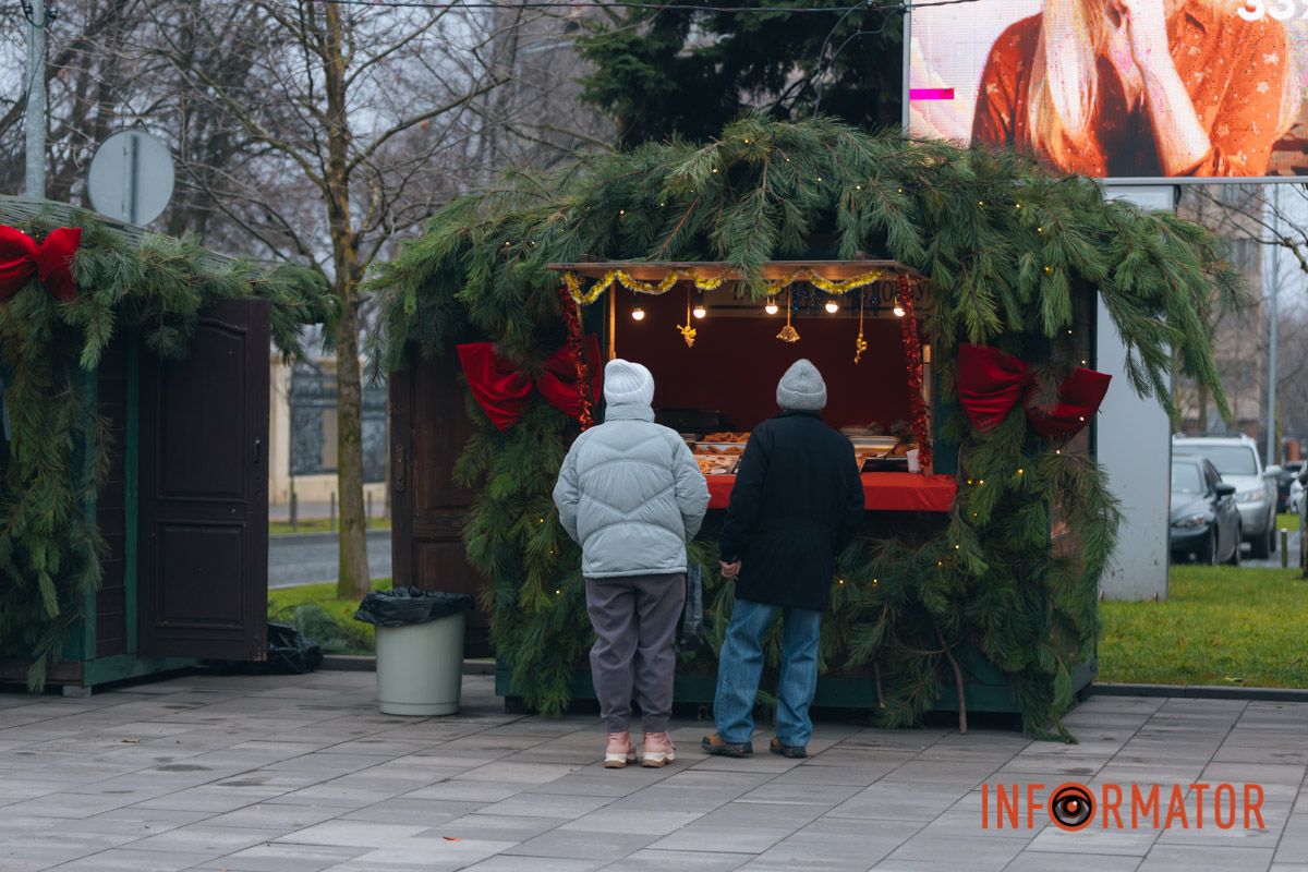 В Днепре у входа в парк Шевченко заработала новогодняя ярмарка с фотозоной: какие цены 11