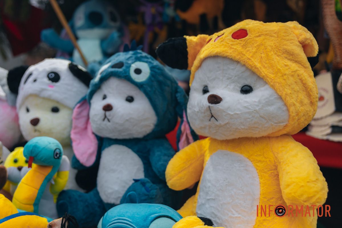 В Днепре у входа в парк Шевченко заработала новогодняя ярмарка с фотозоной: какие цены 14