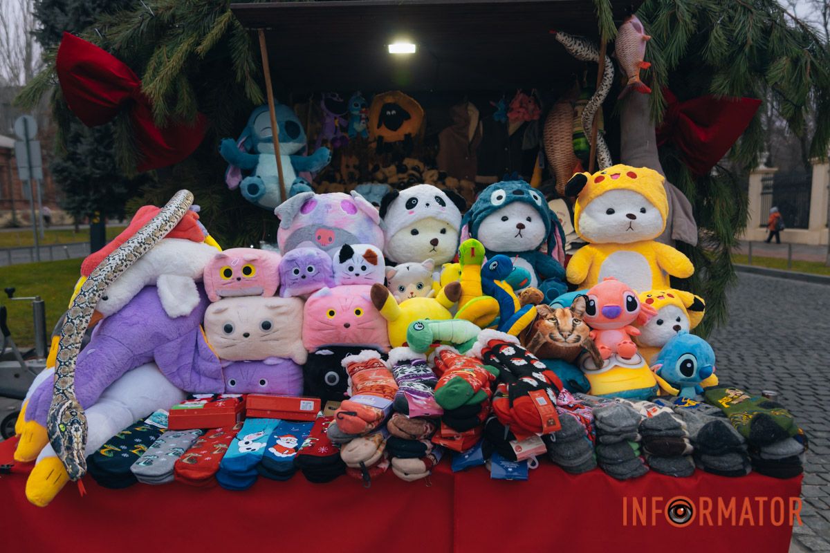 В Днепре у входа в парк Шевченко заработала новогодняя ярмарка с фотозоной: какие цены 27