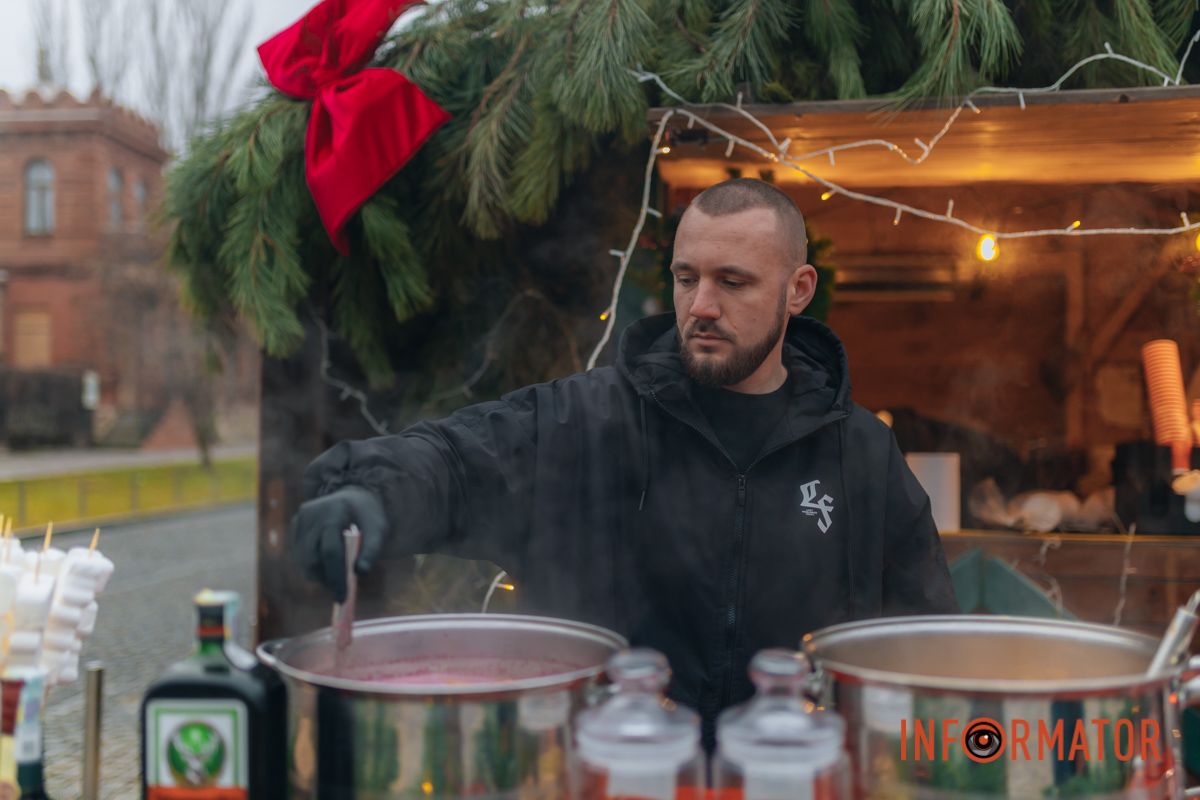 В Днепре у входа в парк Шевченко заработала новогодняя ярмарка с фотозоной: какие цены 16