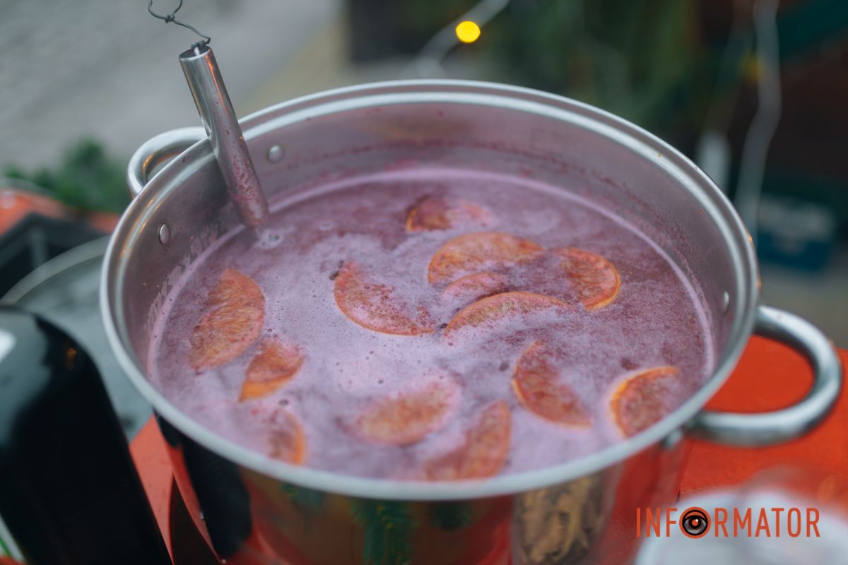 В Днепре у входа в парк Шевченко заработала новогодняя ярмарка с фотозоной: какие цены 18