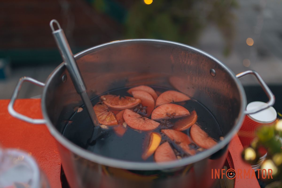 В Днепре у входа в парк Шевченко заработала новогодняя ярмарка с фотозоной: какие цены 23