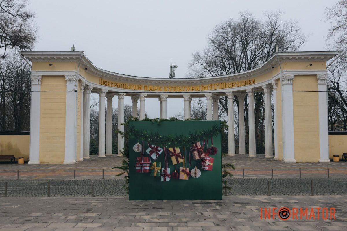 В Днепре у входа в парк Шевченко заработала новогодняя ярмарка с фотозоной: какие цены 28