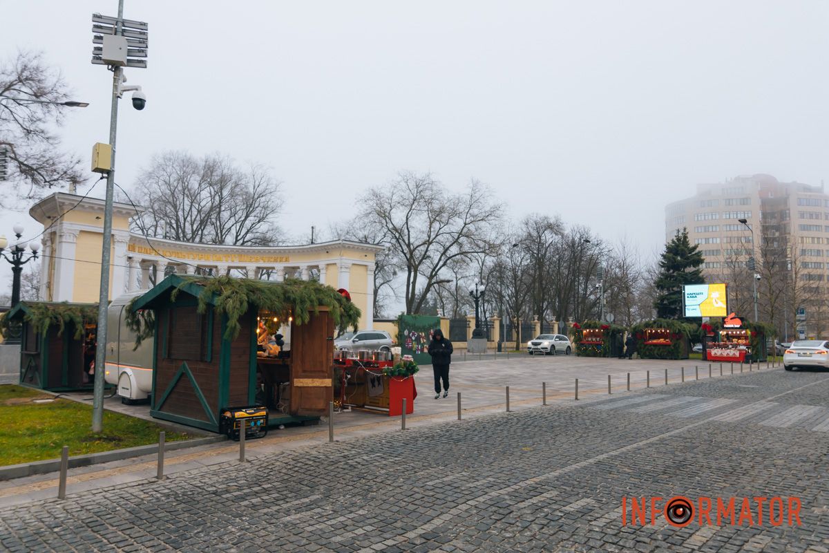 В Днепре у входа в парк Шевченко заработала новогодняя ярмарка с фотозоной: какие цены 31