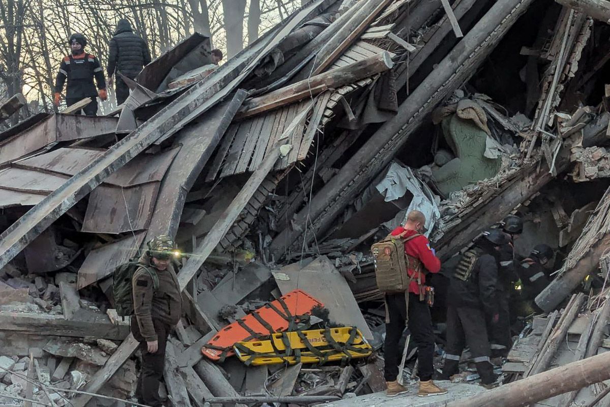 Серед поранений 16-річна дівчина: кількість постраждалих від ракетного удару по Кривому Рогу стрімко зростає 2