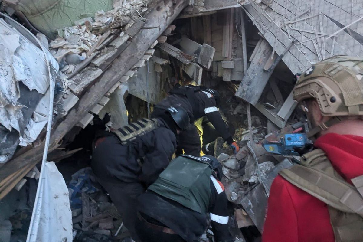 Серед поранений 16-річна дівчина: кількість постраждалих від ракетного удару по Кривому Рогу стрімко зростає 3