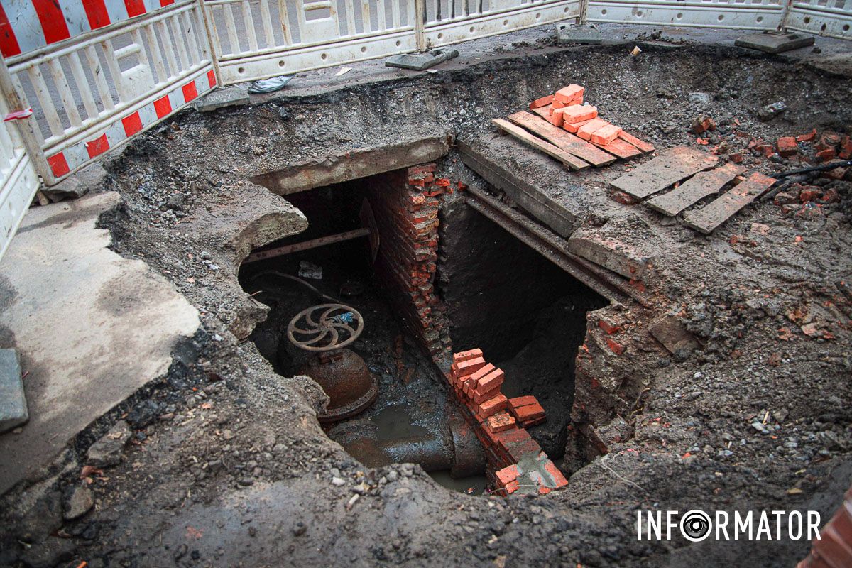 У Дніпрі на Алана Шепарда комунальники вирили велетенську яму та покинули її 11