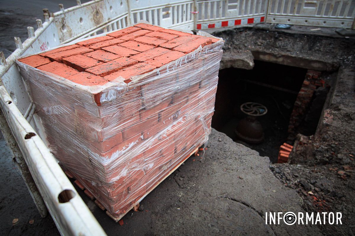 У Дніпрі на Алана Шепарда комунальники вирили велетенську яму та покинули її 13