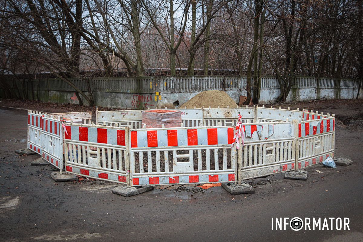 У Дніпрі на Алана Шепарда комунальники вирили велетенську яму та покинули її 9