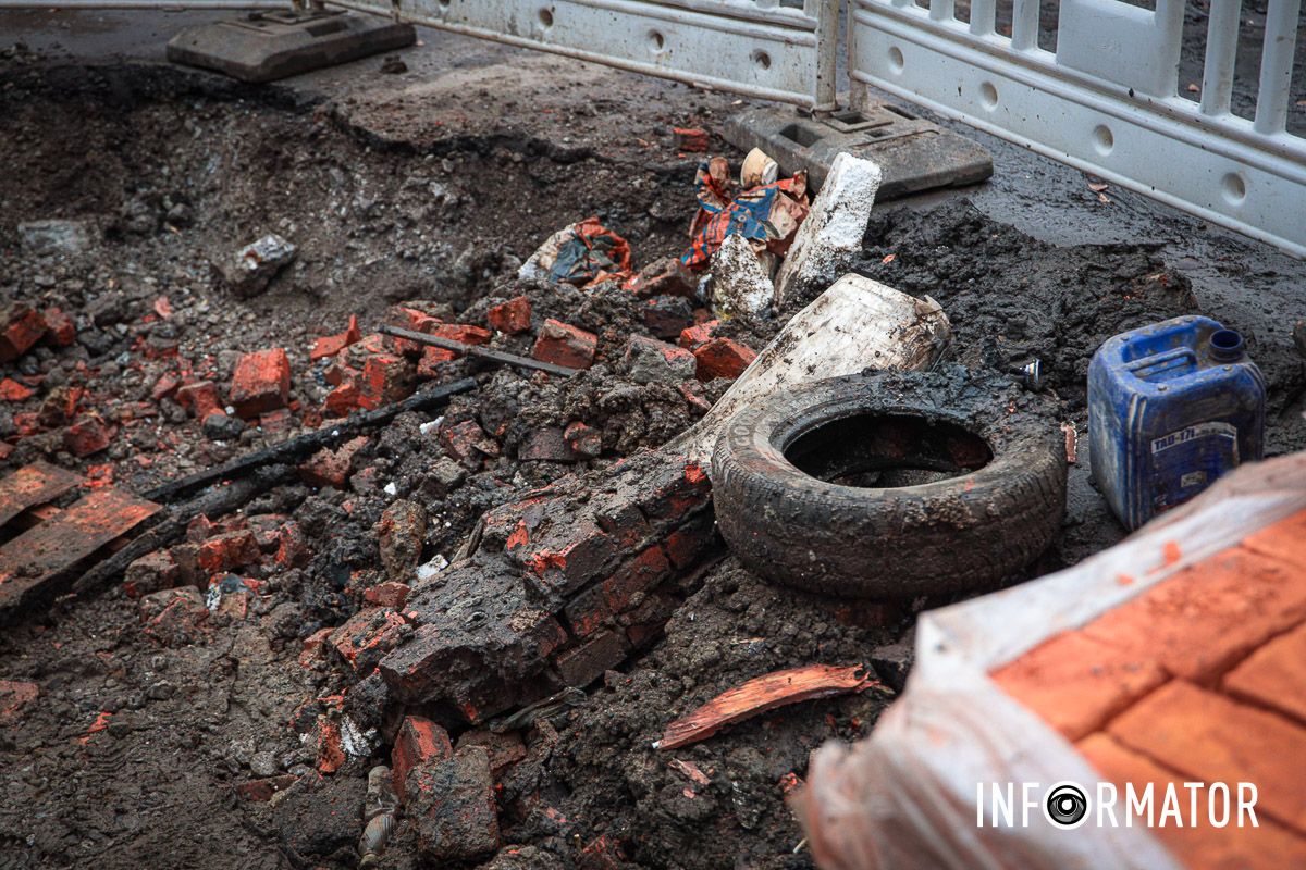 У Дніпрі на Алана Шепарда комунальники вирили велетенську яму та покинули її 7
