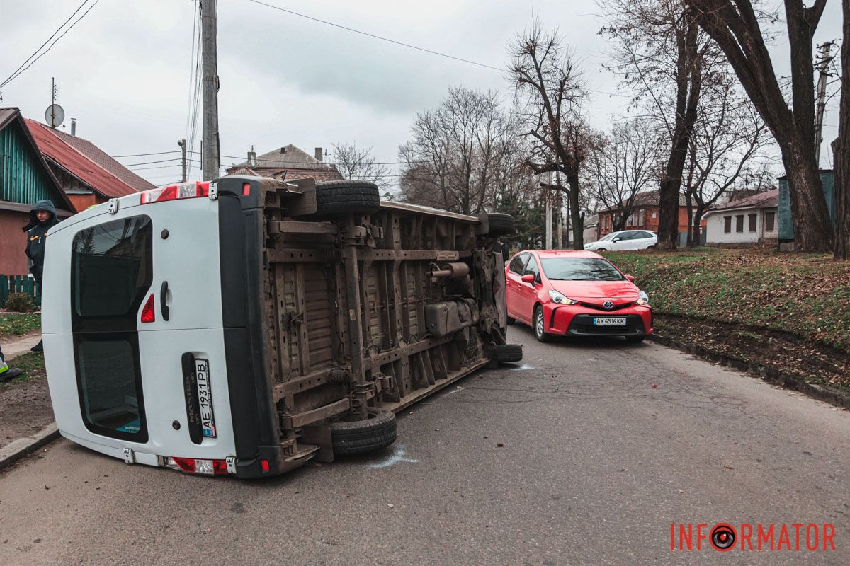 В районе перекрестка с улицей Щепкина Volkswagen сомкнулся с Renault В районе перекрестка с улицей Щепкина Volkswagen сошел с Renault