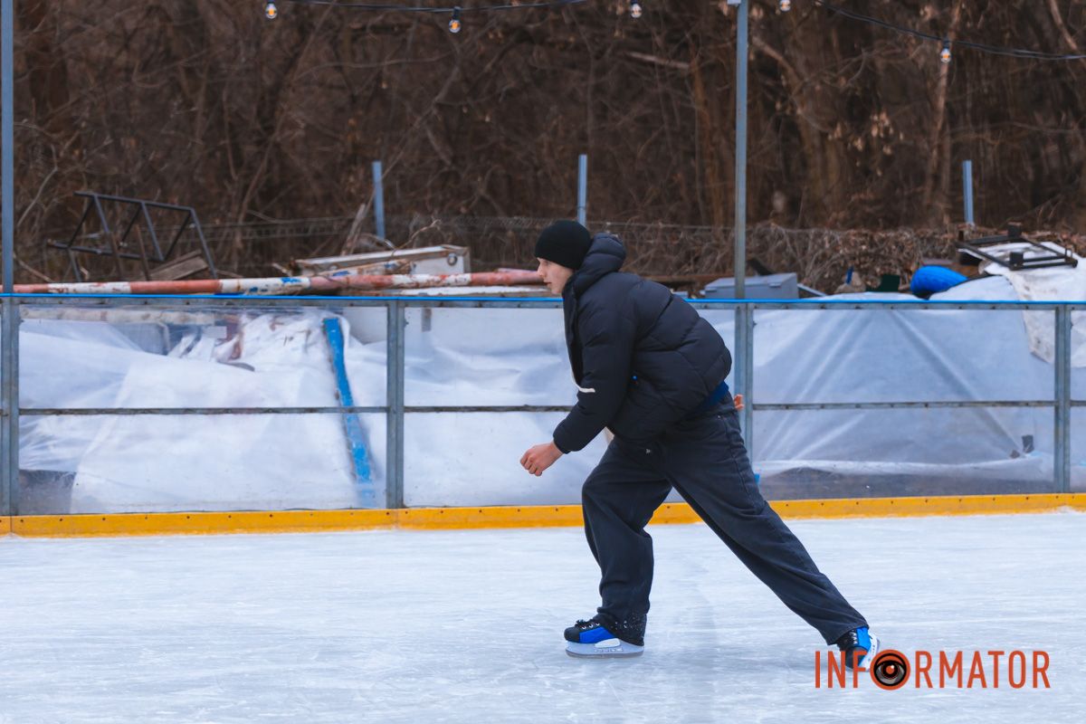 У Дніпрі запрацював каток, який знаходиться у парку “Зелений Гай”