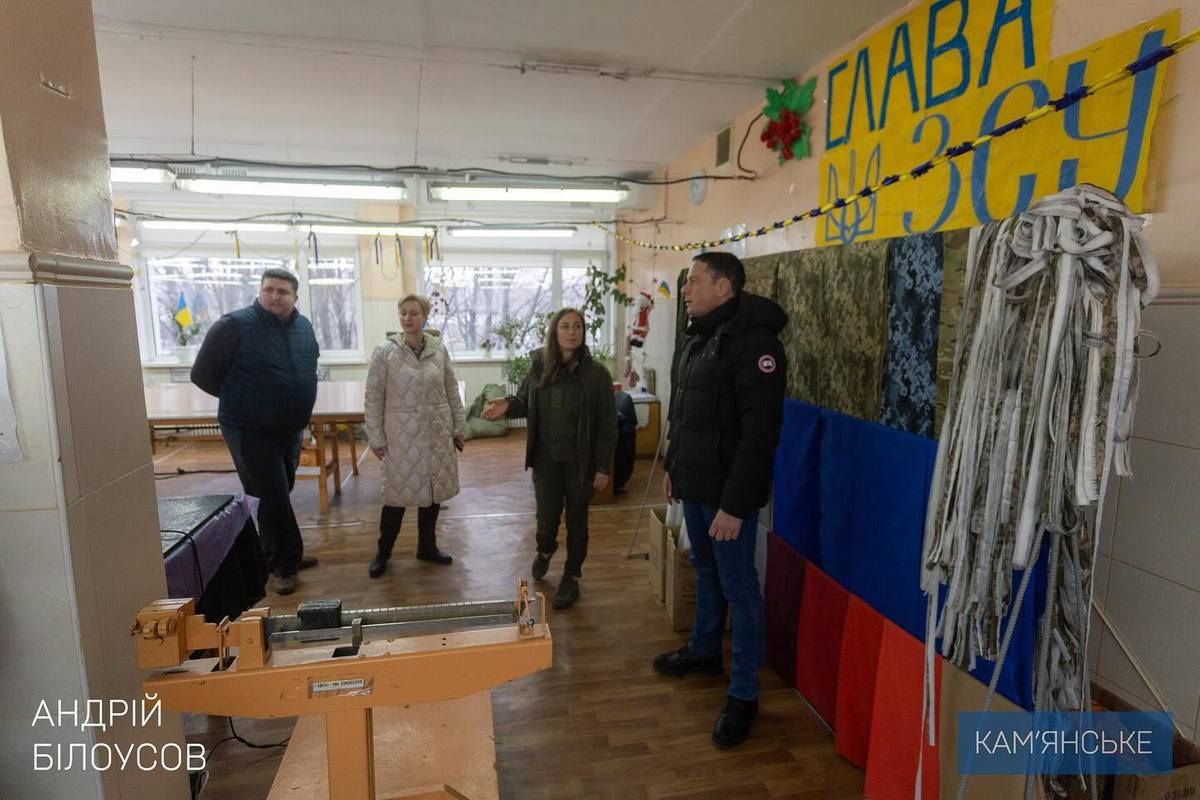 Мэр посетил производственные помещения, столовую и жилые зоны Посетил производственные помещения, столовую и жилые зоны: мэр Каменского осмотрел исправительную колонию 5