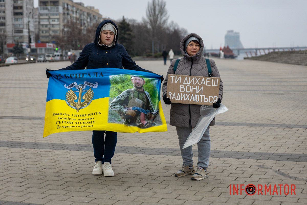 "Не мовчи! Стань голосом полонених!”: у Дніпрі провели акцію на підтримку військовополонених 17