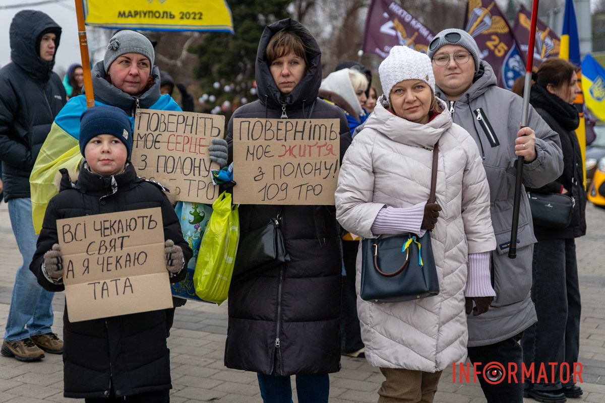 "Не мовчи! Стань голосом полонених!”: у Дніпрі провели акцію на підтримку військовополонених 14