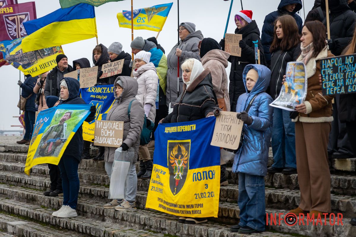 "Не мовчи! Стань голосом полонених!”: у Дніпрі провели акцію на підтримку військовополонених 12