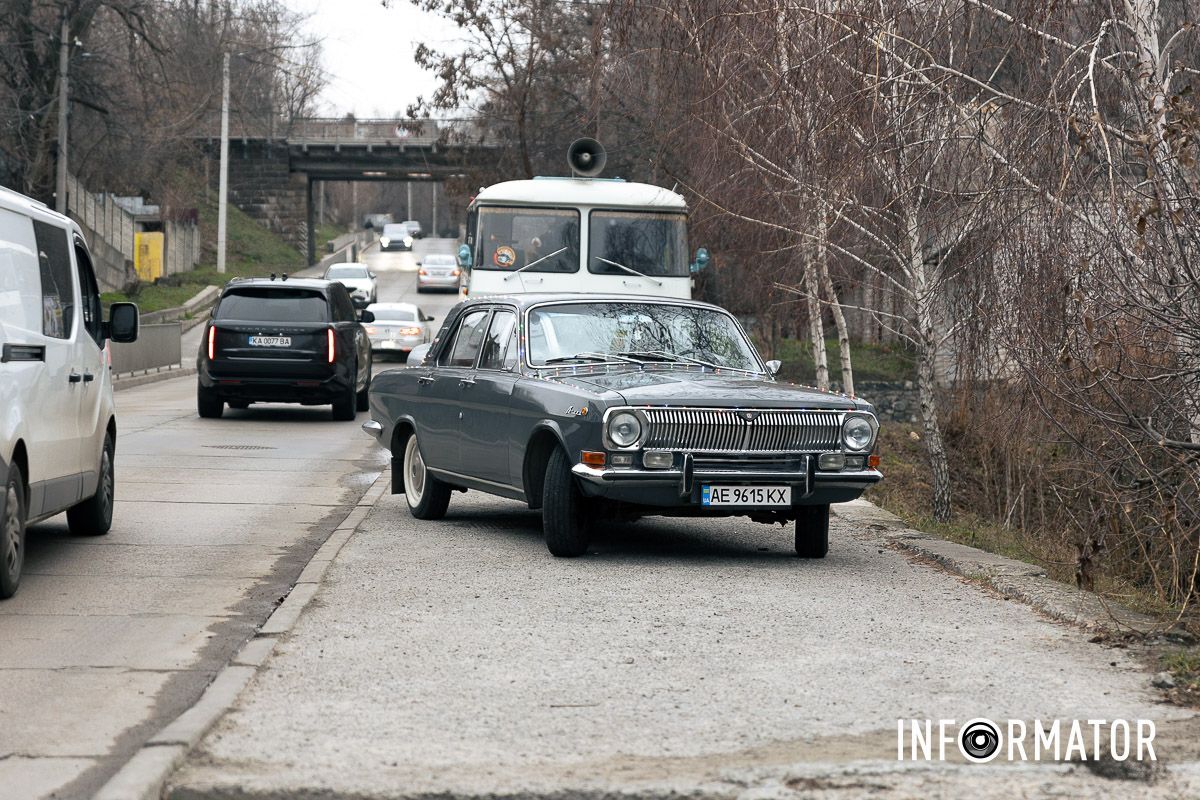 И посвящен именно проблеме отсутствия света из-за массированных ракетных обстрелов
