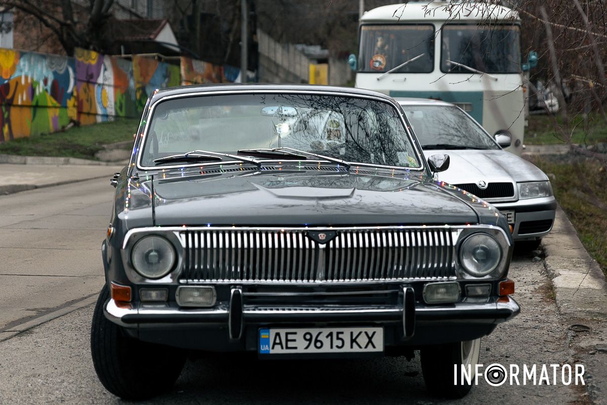 Собирались участники вблизи музея «Машины времени» на Крестьянском спуске в 15:00