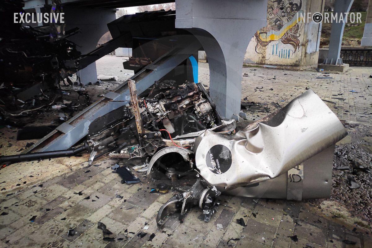 У Дніпрі на Січеславській Набережній BMW на швидкості влетіла в опору мосту: відомо про трьох загиблих 16