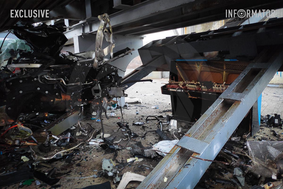 У Дніпрі на Січеславській Набережній BMW на швидкості влетіла в опору мосту: відомо про трьох загиблих 4