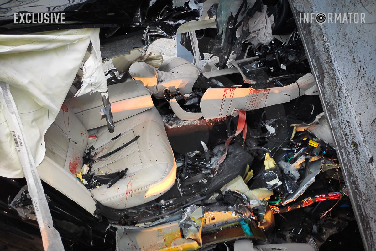 У Дніпрі на Січеславській Набережній BMW на швидкості влетіла в опору мосту: відомо про трьох загиблих 7