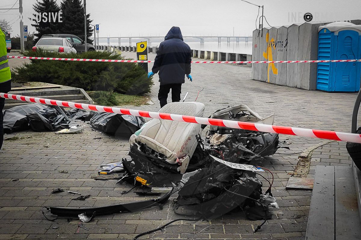 У Дніпрі на Січеславській Набережній BMW на швидкості влетіла в опору мосту: відомо про трьох загиблих 9