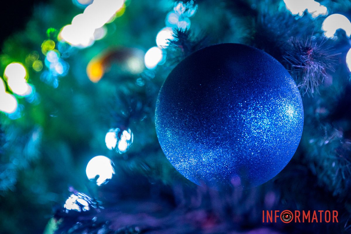 Наконец-то засияла елка: в Днепре в парке Шевченко со второй попытки провели праздник для детей 18