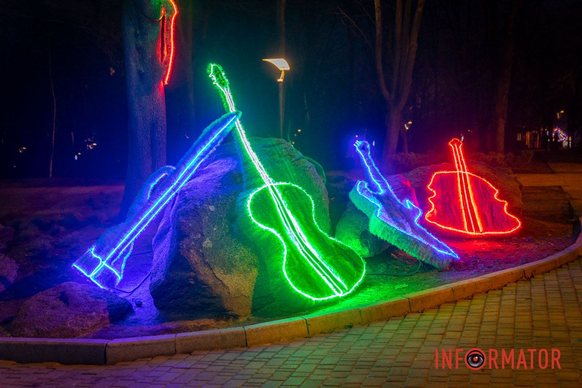 Наконец-то засияла елка: в Днепре в парке Шевченко со второй попытки провели праздник для детей 19