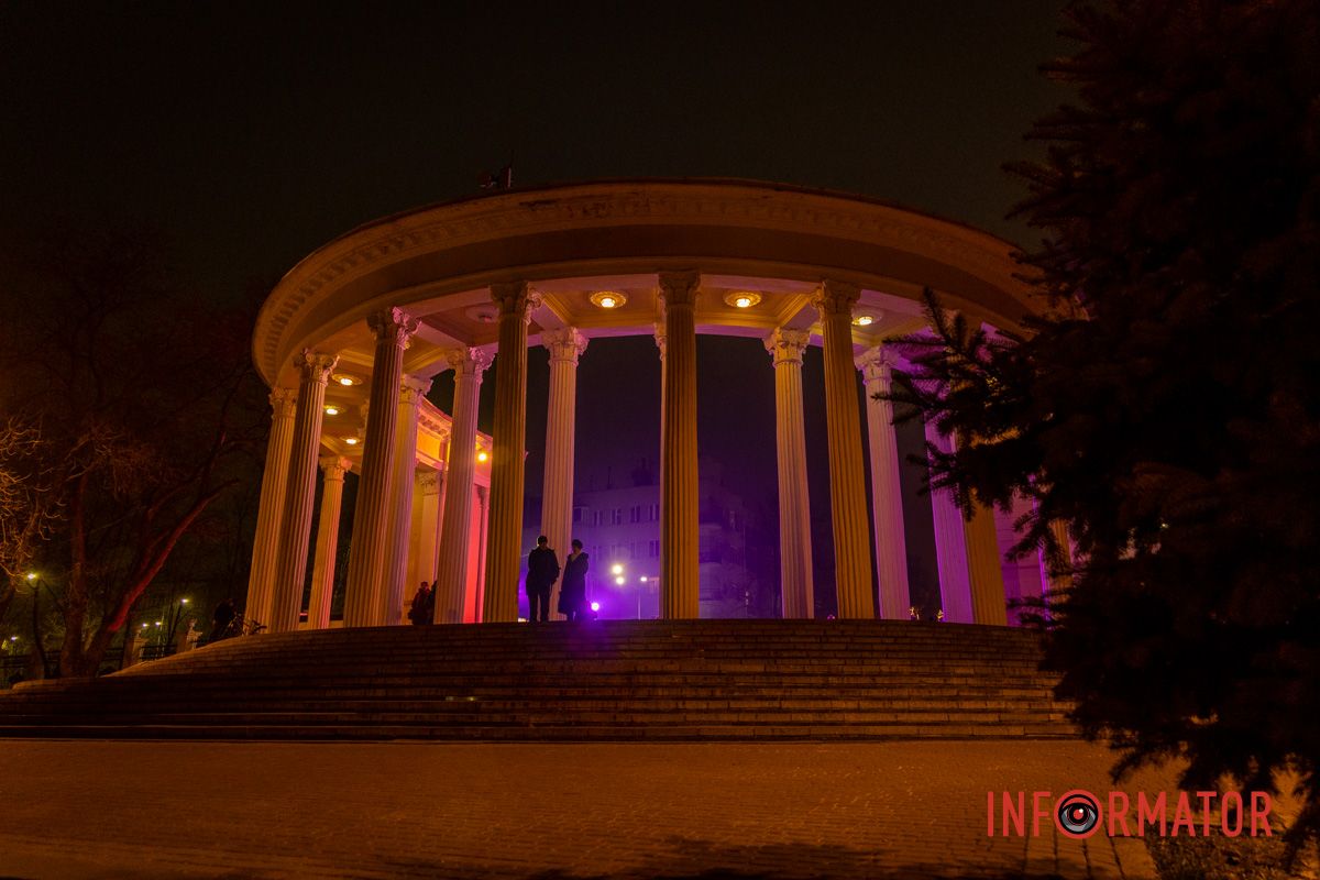 Наконец-то засияла елка: в Днепре в парке Шевченко со второй попытки провели праздник для детей 20