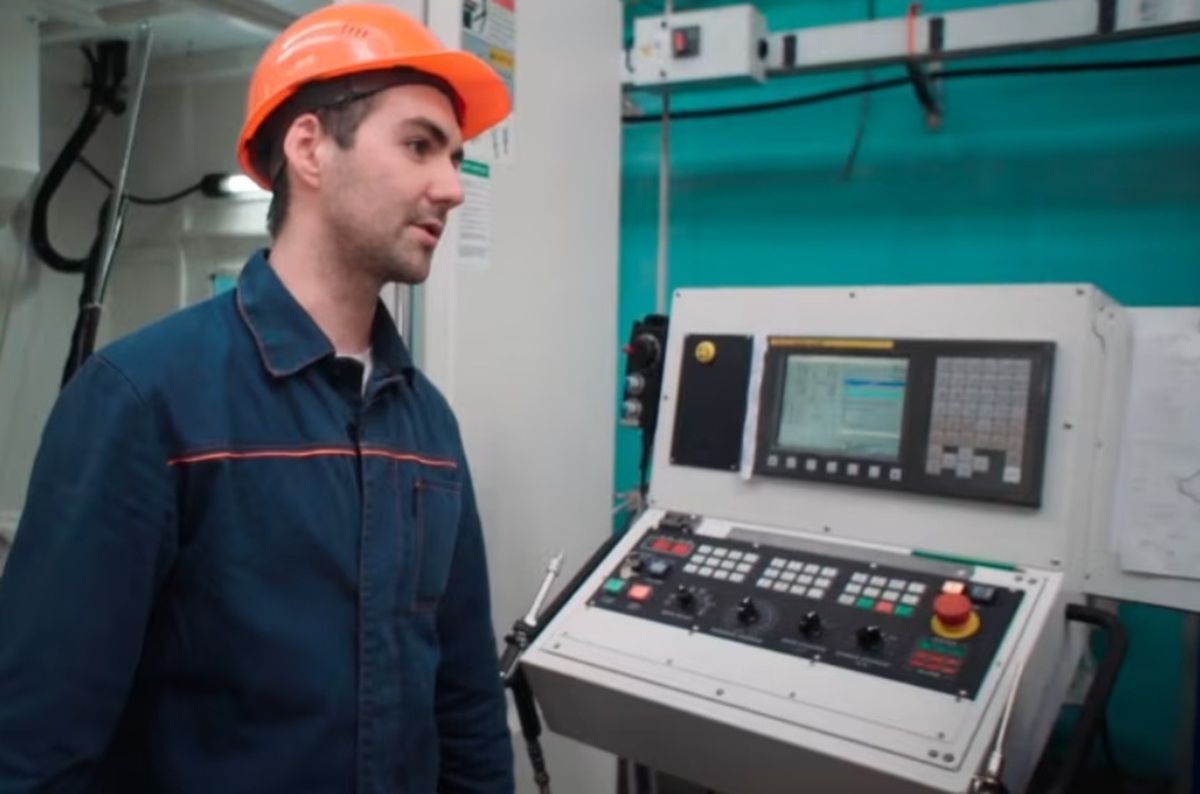 Фото, яке зацікавило журналістів. На ньому присутнє обладнання Fanuc Фото, яке зацікавило журналістів. На ньому присутнє обладнання Fanuc