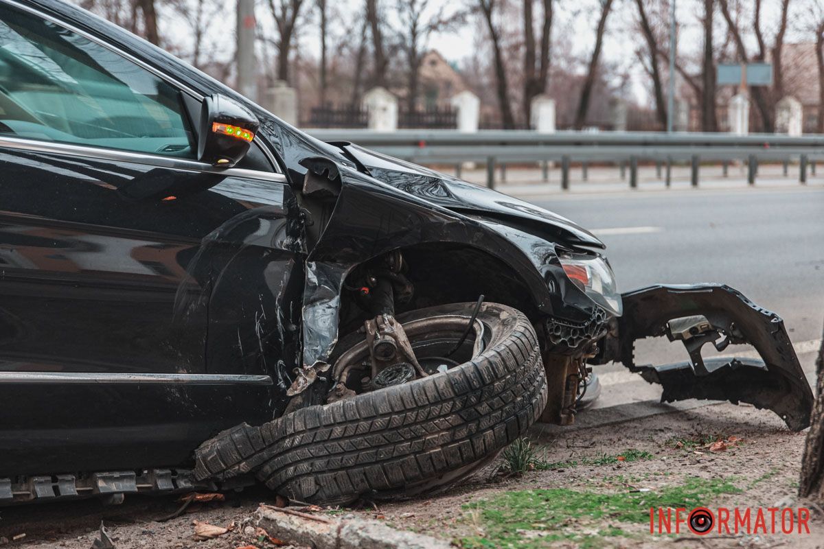У машини відірвало колесо