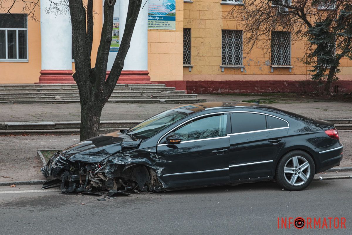Передня частина просто лягла на дорогу
