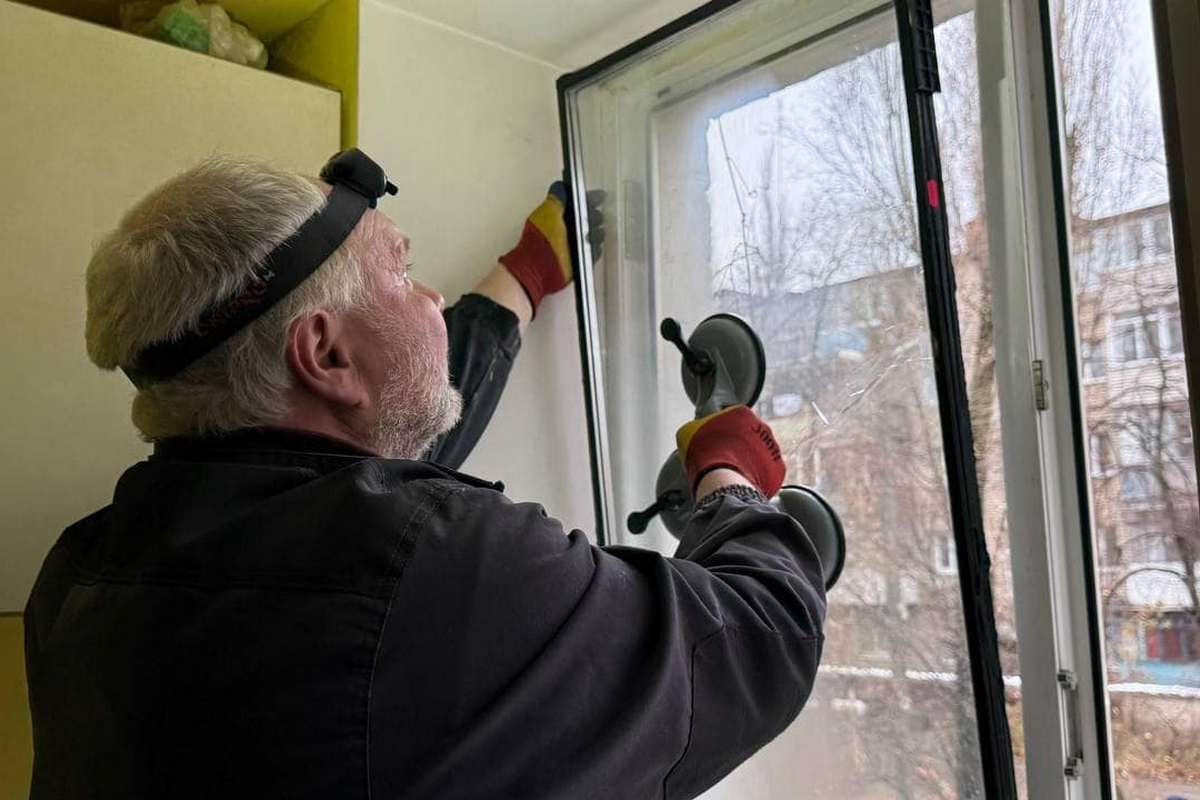 Взрывной волной выбило окна многих квартир