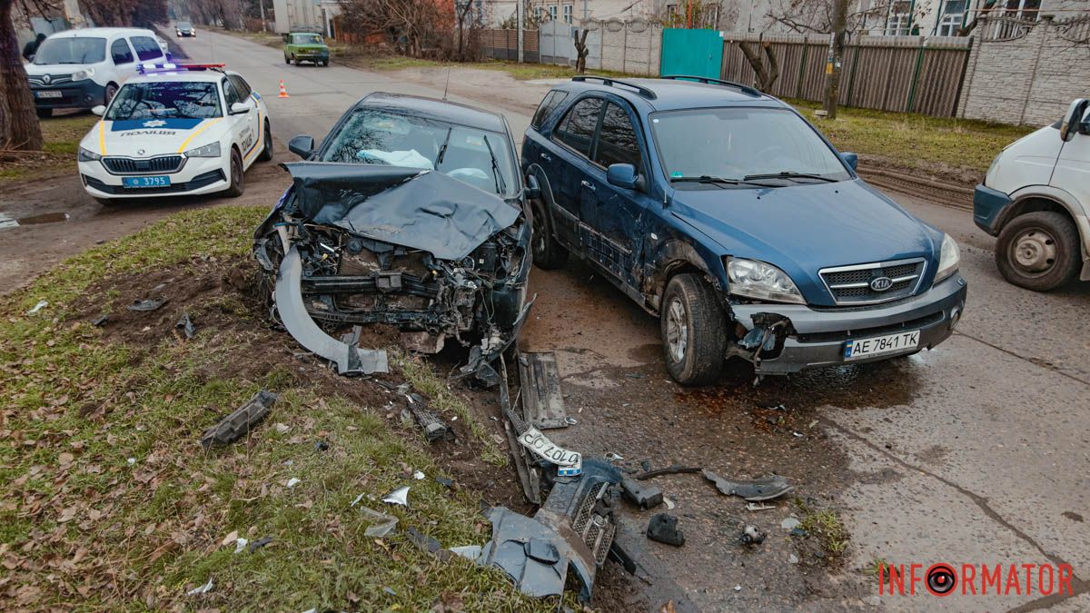 У Дніпрі на Німецькій дорогу не поділили дві Kia: постраждалого забрала «швидка»