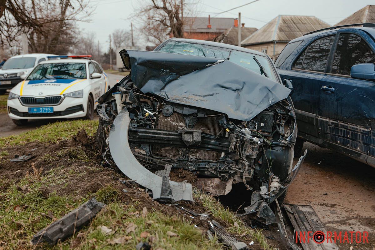 У Дніпрі на Німецькій дорогу не поділили дві Kia: постраждалого забрала «швидка» 1