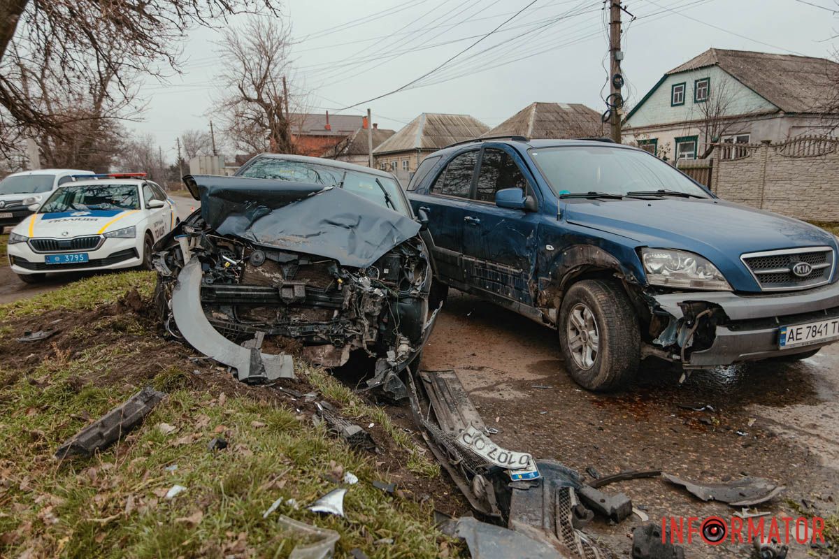 У Дніпрі на Німецькій дорогу не поділили дві Kia: постраждалого забрала «швидка» 9