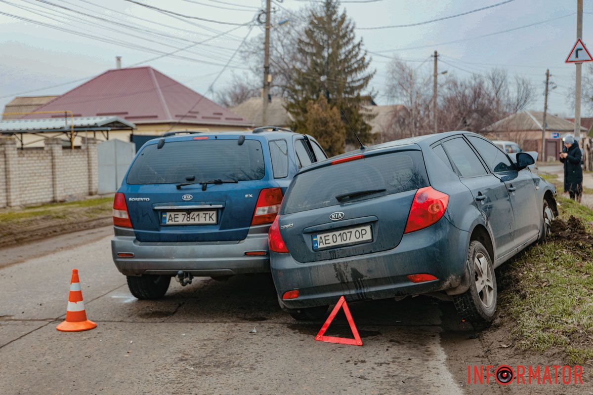 У Дніпрі на Німецькій дорогу не поділили дві Kia: постраждалого забрала «швидка» 4